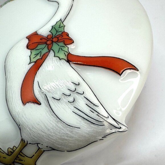 Vintage Christmas Goose Embossed Trinket Box Lidded Jewelry Ring 3.5" Japan - Picture 3 of 10